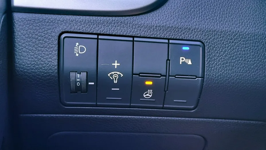 HYUNDAI i30 -