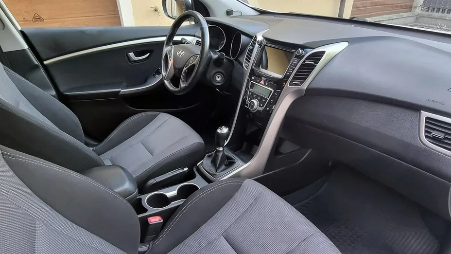HYUNDAI i30 -