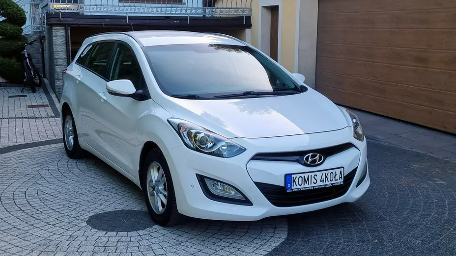 HYUNDAI i30 -