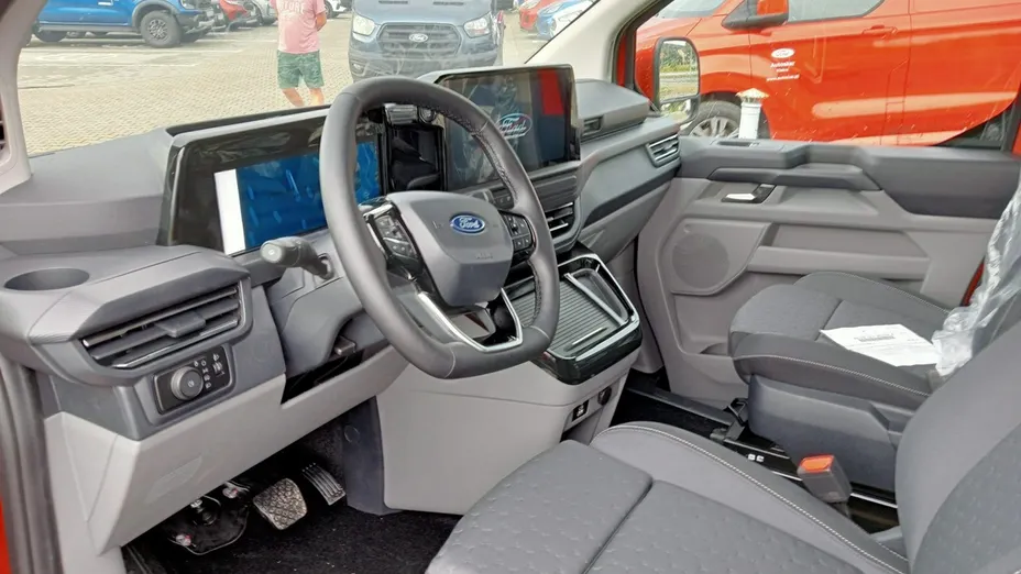FORD Tourneo Custom -