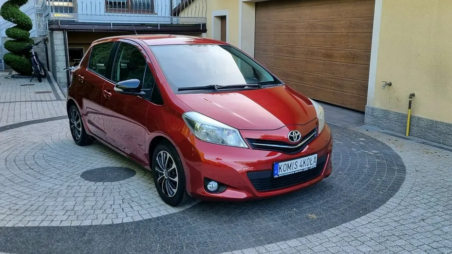 TOYOTA Yaris -