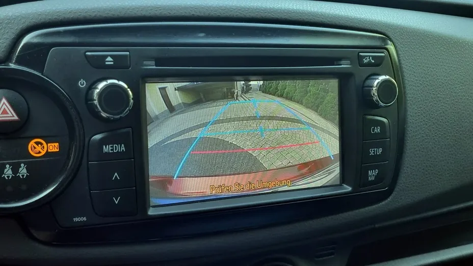TOYOTA Yaris -