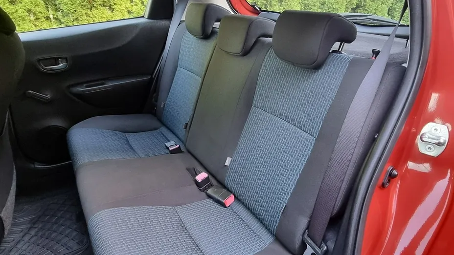 TOYOTA Yaris -