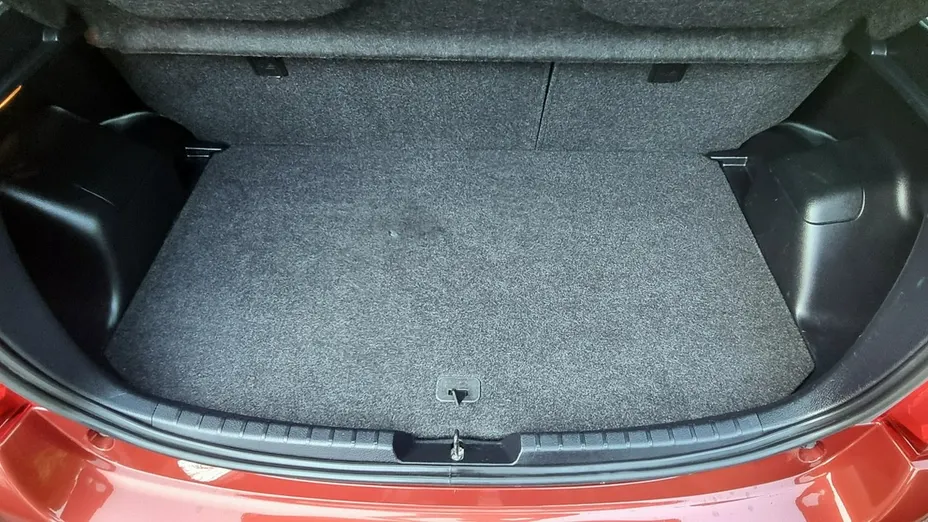 TOYOTA Yaris -