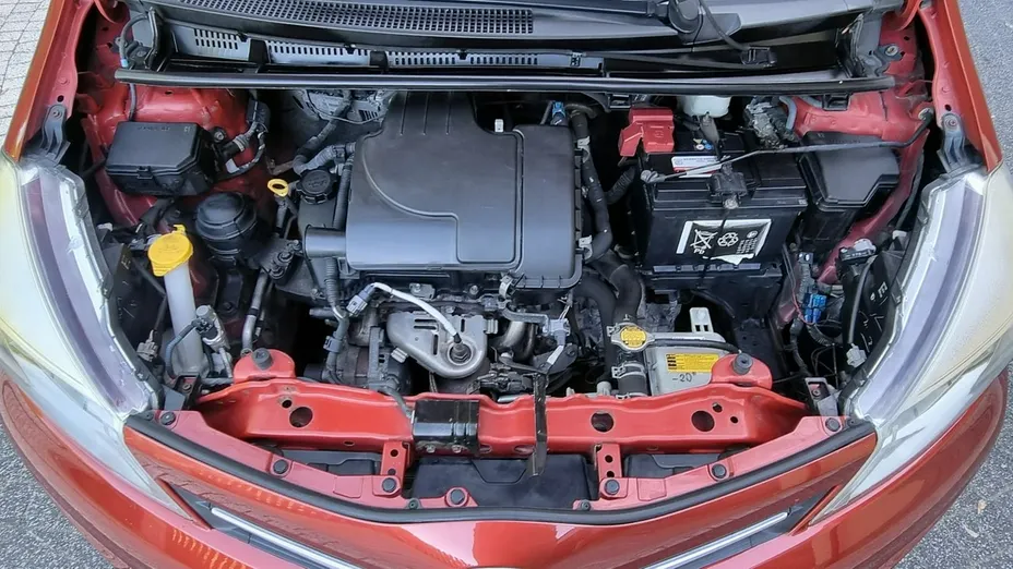 TOYOTA Yaris -