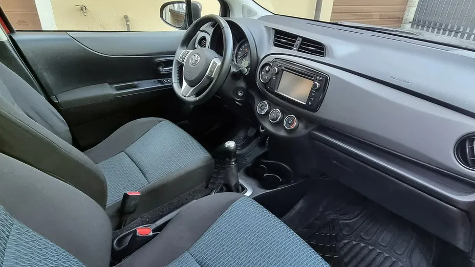 TOYOTA Yaris -