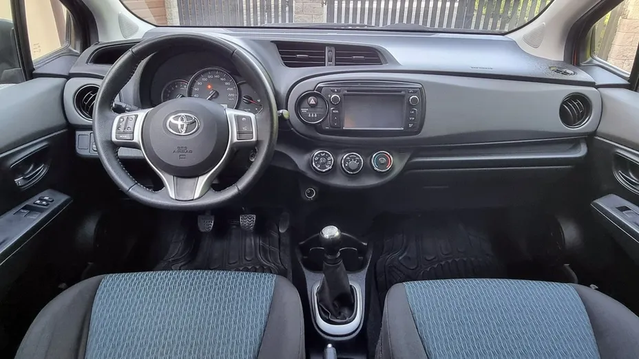 TOYOTA Yaris -
