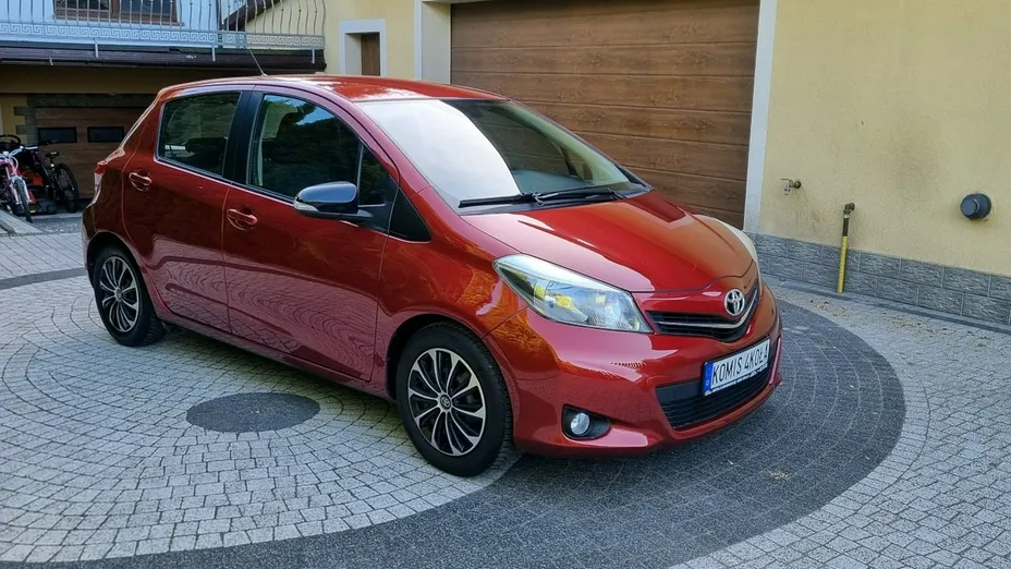 TOYOTA Yaris -