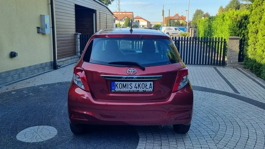 TOYOTA Yaris -