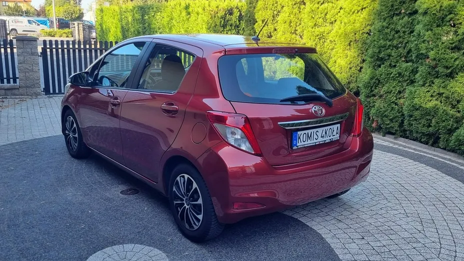 TOYOTA Yaris -