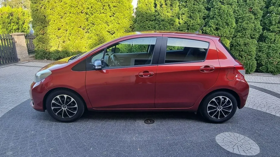 TOYOTA Yaris -