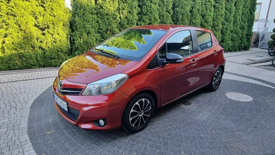 TOYOTA Yaris -