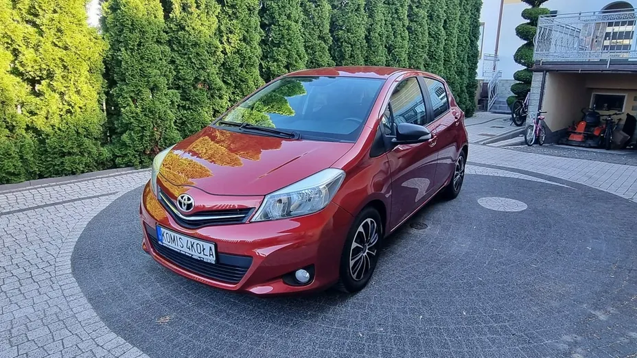 TOYOTA Yaris -