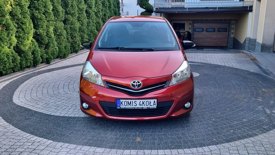 TOYOTA Yaris -