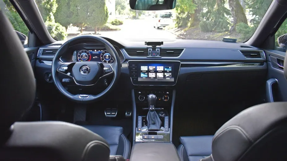 SKODA Superb -