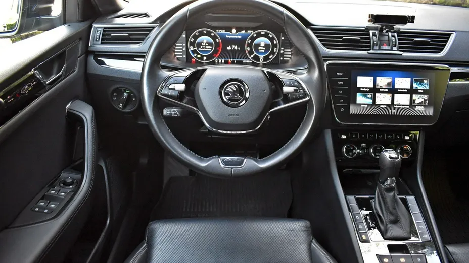 SKODA Superb -