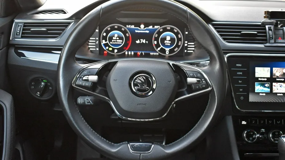 SKODA Superb -
