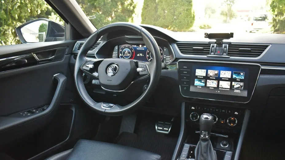 SKODA Superb -