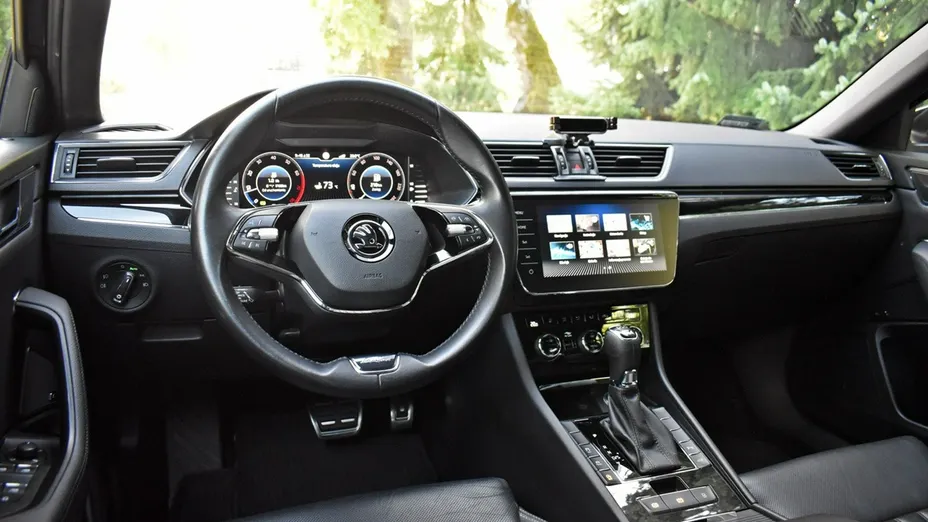 SKODA Superb -