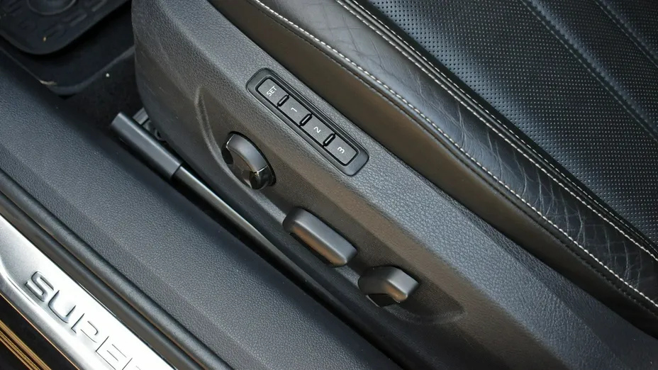 SKODA Superb -