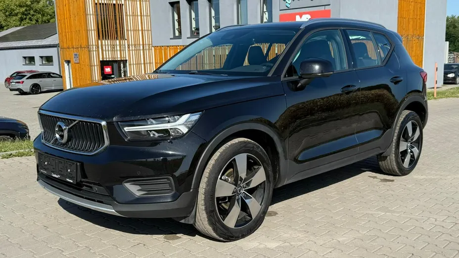 VOLVO XC40 -