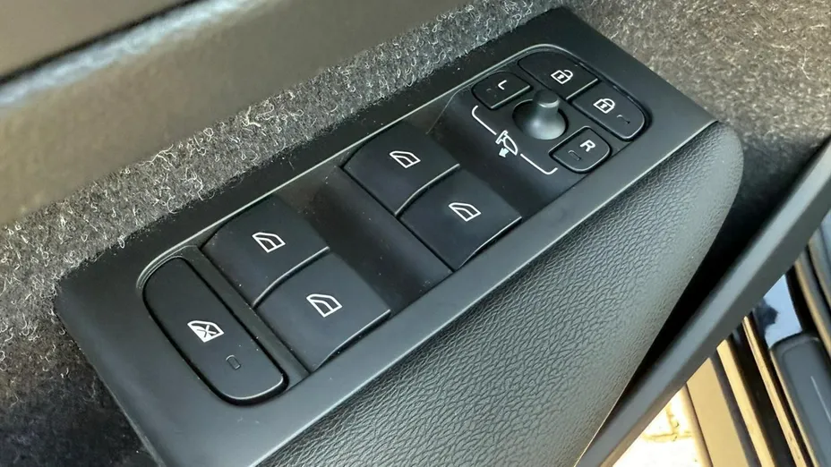 VOLVO XC40 -