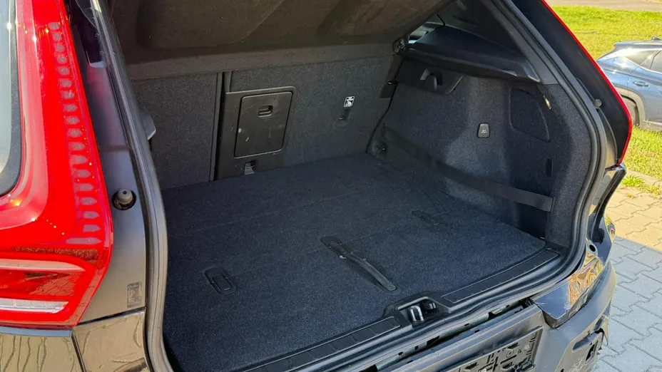 VOLVO XC40 -