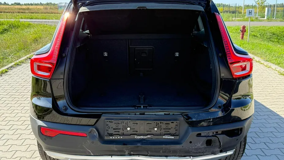 VOLVO XC40 -