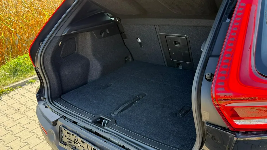 VOLVO XC40 -