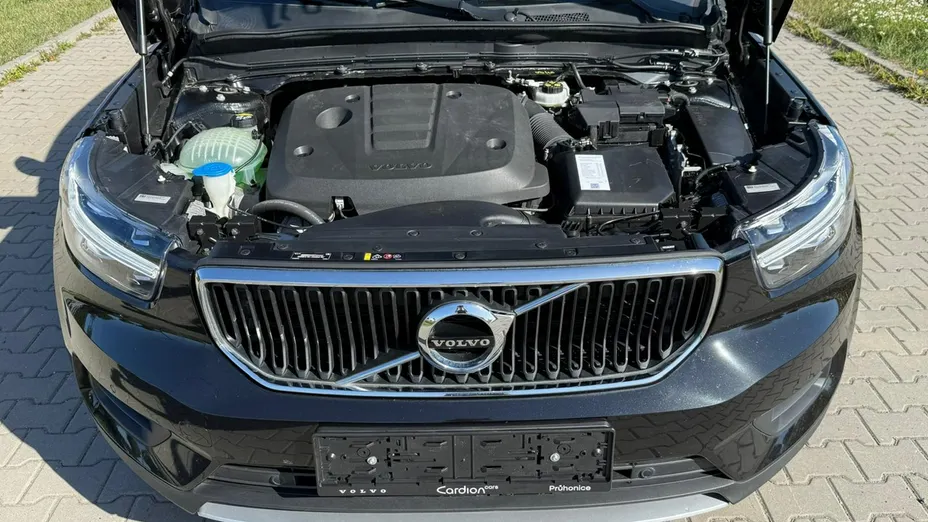 VOLVO XC40 -