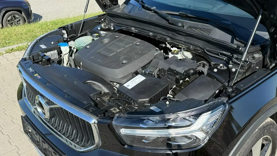 VOLVO XC40 -
