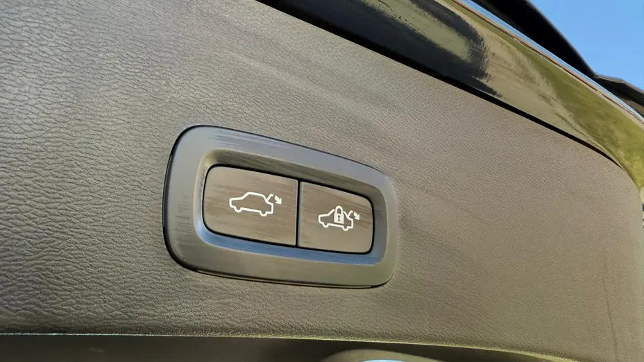 VOLVO XC40 -