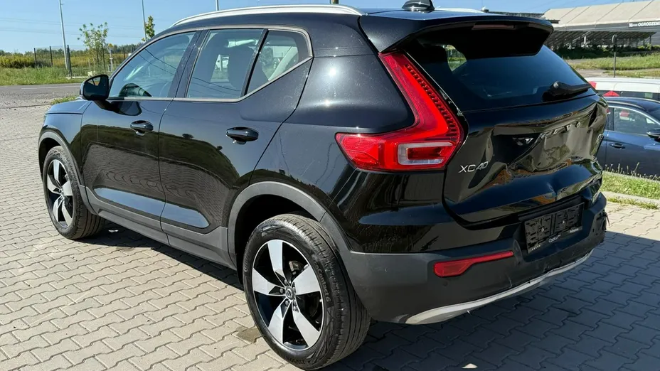 VOLVO XC40 -