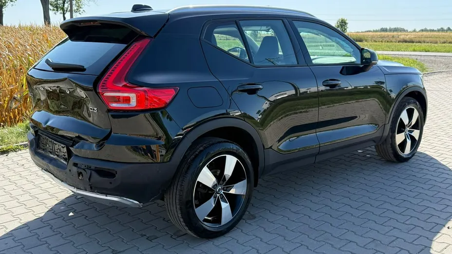 VOLVO XC40 -