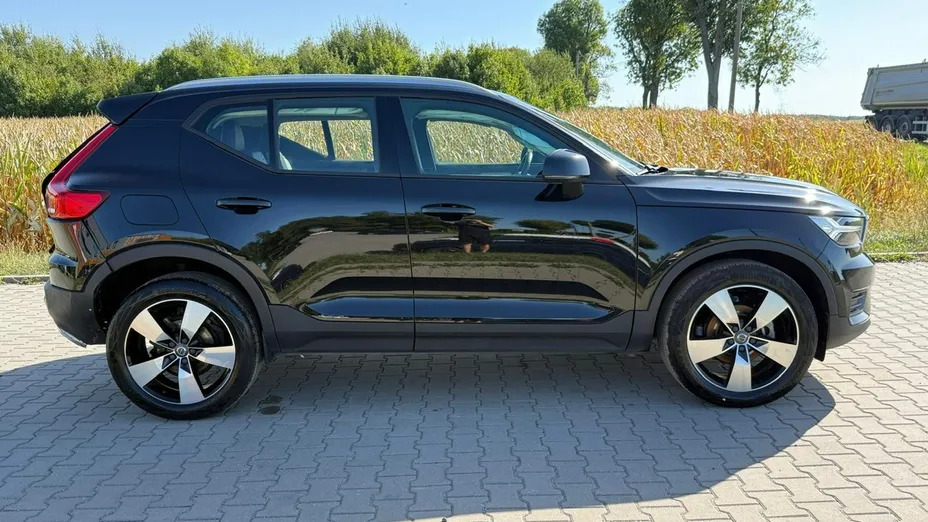 VOLVO XC40 -