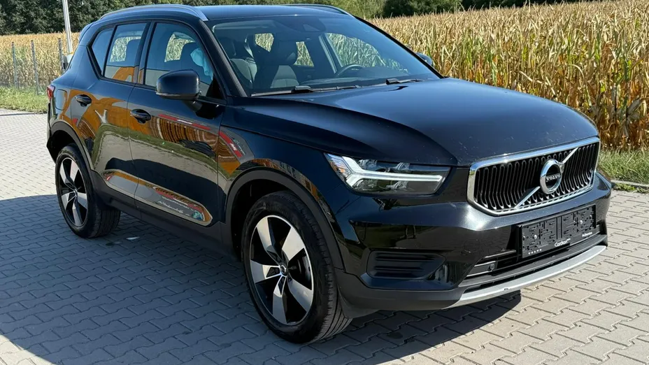 VOLVO XC40 -