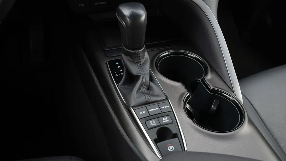TOYOTA Camry -