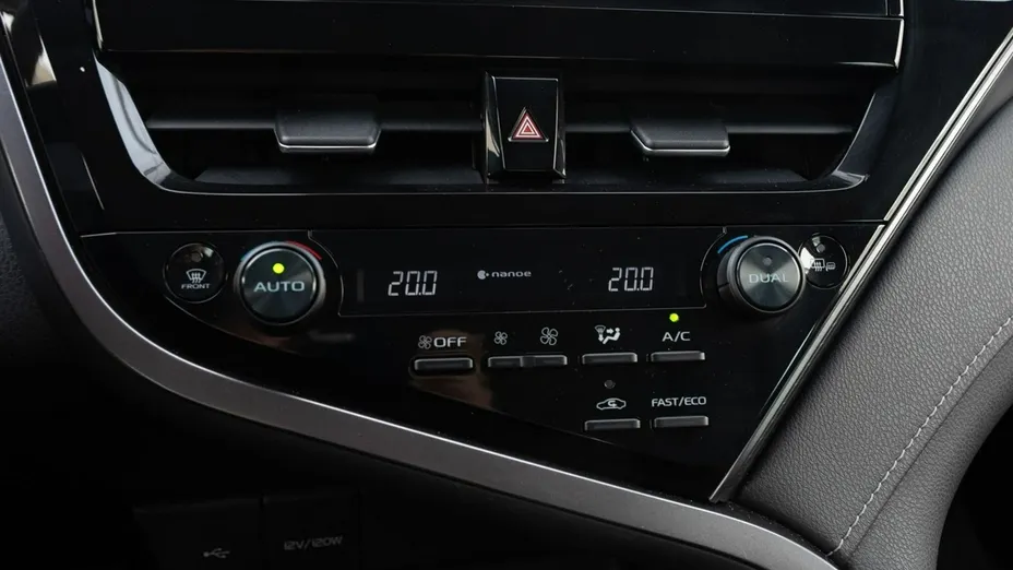 TOYOTA Camry -