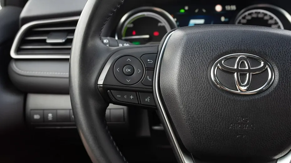 TOYOTA Camry -