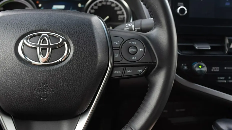 TOYOTA Camry -
