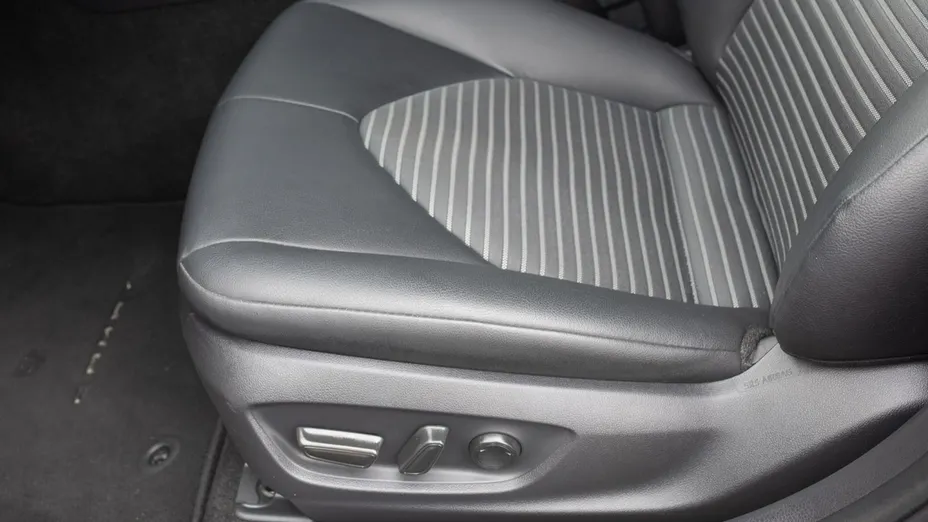 TOYOTA Camry -