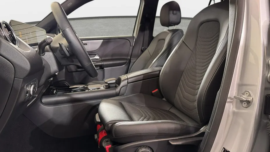 MERCEDES-BENZ GLB -