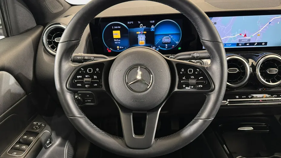 MERCEDES-BENZ GLB -