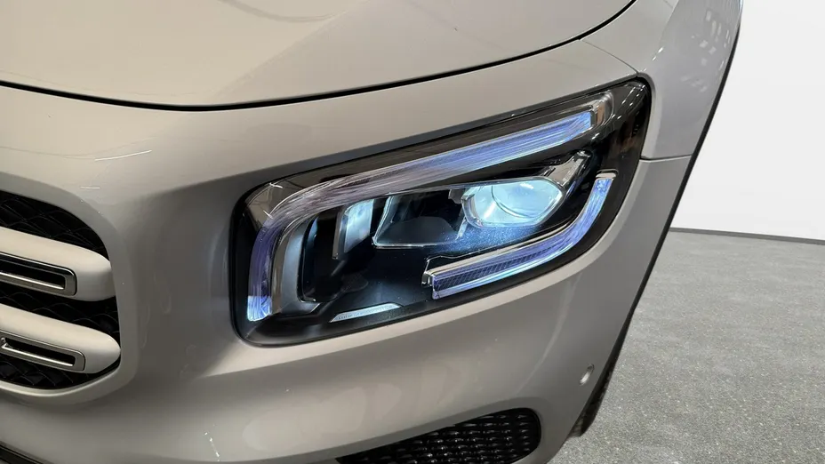 MERCEDES-BENZ GLB -