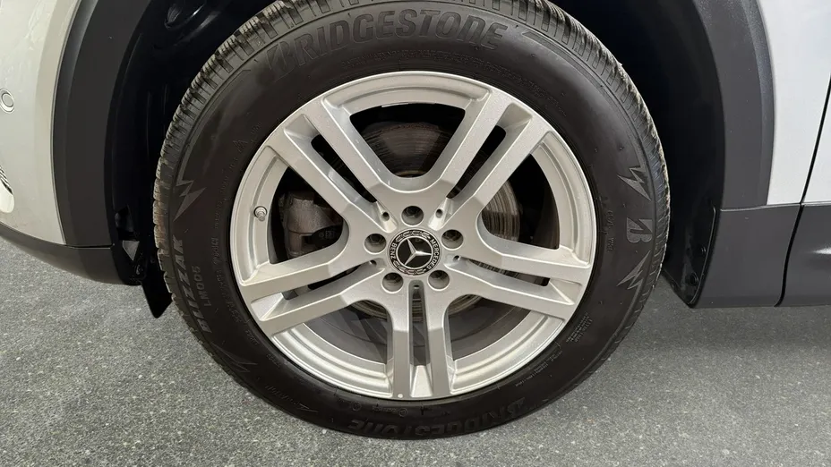 MERCEDES-BENZ GLB -