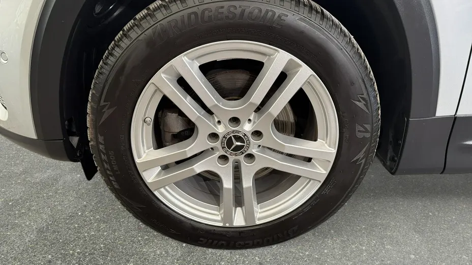 MERCEDES-BENZ GLB -