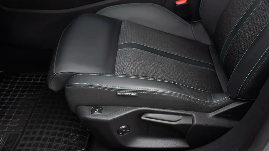 PEUGEOT 308 -