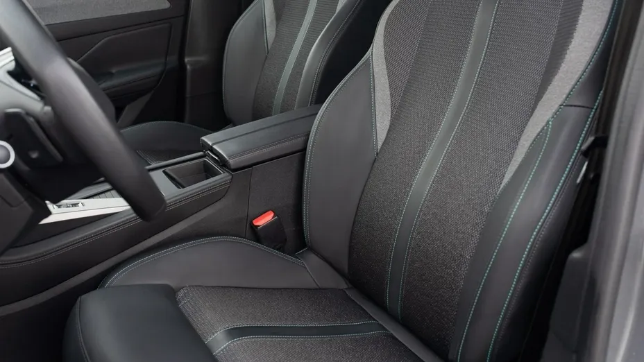 PEUGEOT 308 -
