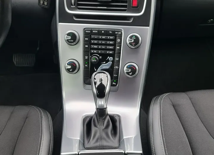 VOLVO V60 -