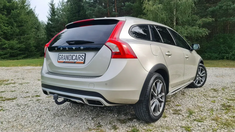 VOLVO V60 -